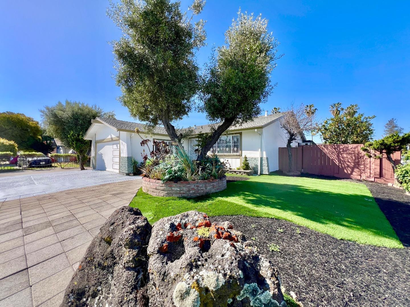 Detail Gallery Image 5 of 50 For 1151 Leeward Dr, San Jose,  CA 95122 - 4 Beds | 2 Baths