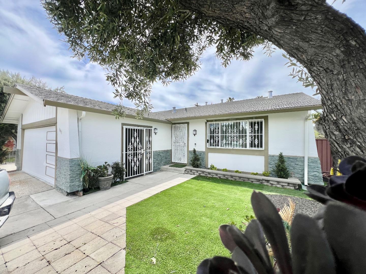 Detail Gallery Image 8 of 50 For 1151 Leeward Dr, San Jose,  CA 95122 - 4 Beds | 2 Baths