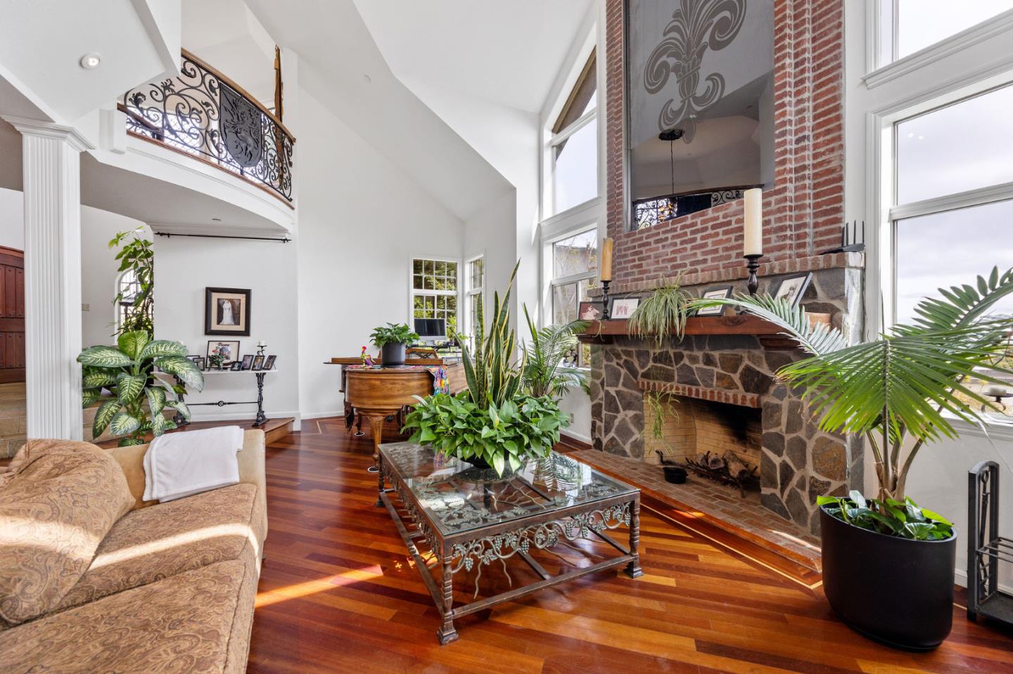 Detail Gallery Image 11 of 54 For 40 Cinnamon Ct, Hillsborough,  CA 94010 - 5 Beds | 4/1 Baths