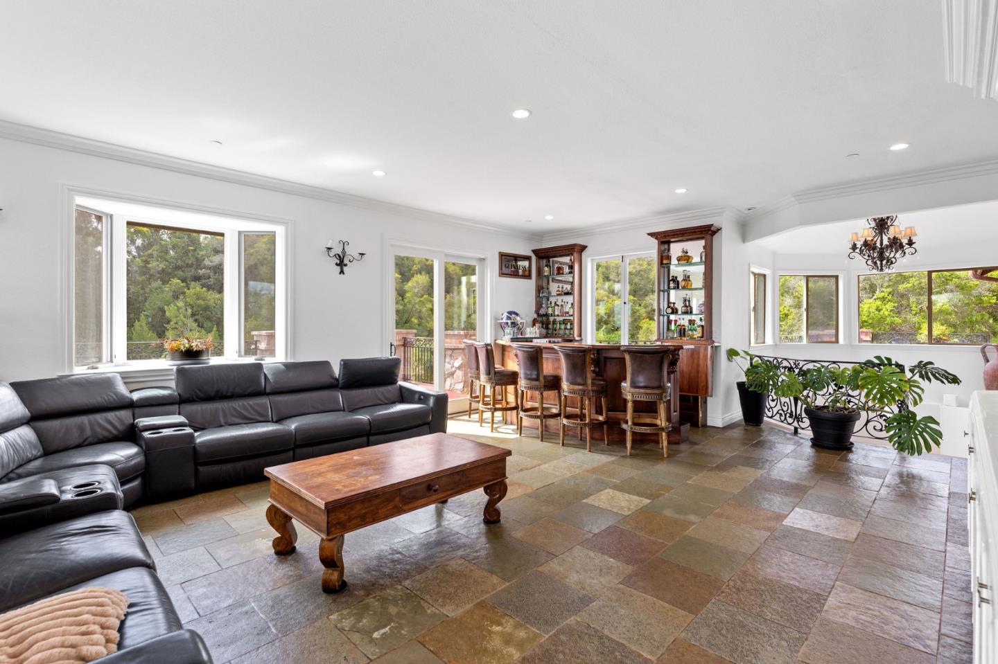 Detail Gallery Image 13 of 54 For 40 Cinnamon Ct, Hillsborough,  CA 94010 - 5 Beds | 4/1 Baths