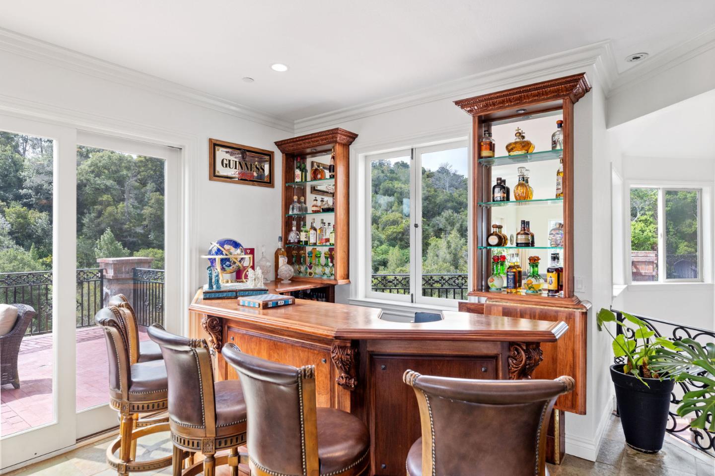 Detail Gallery Image 15 of 54 For 40 Cinnamon Ct, Hillsborough,  CA 94010 - 5 Beds | 4/1 Baths