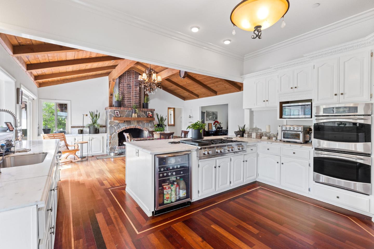 Detail Gallery Image 16 of 54 For 40 Cinnamon Ct, Hillsborough,  CA 94010 - 5 Beds | 4/1 Baths