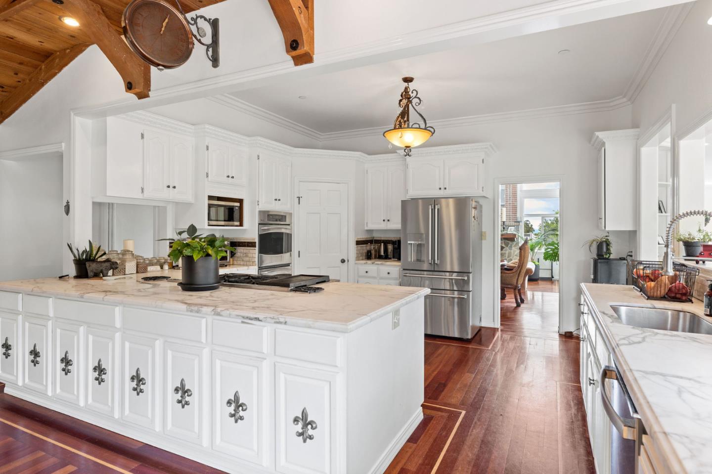 Detail Gallery Image 18 of 54 For 40 Cinnamon Ct, Hillsborough,  CA 94010 - 5 Beds | 4/1 Baths
