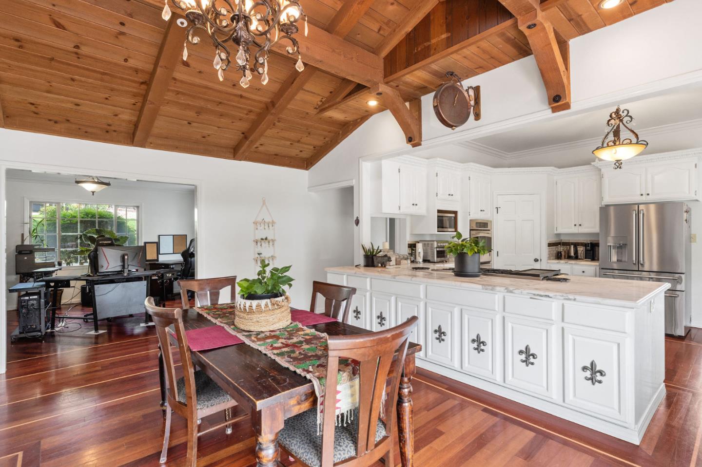 Detail Gallery Image 19 of 54 For 40 Cinnamon Ct, Hillsborough,  CA 94010 - 5 Beds | 4/1 Baths
