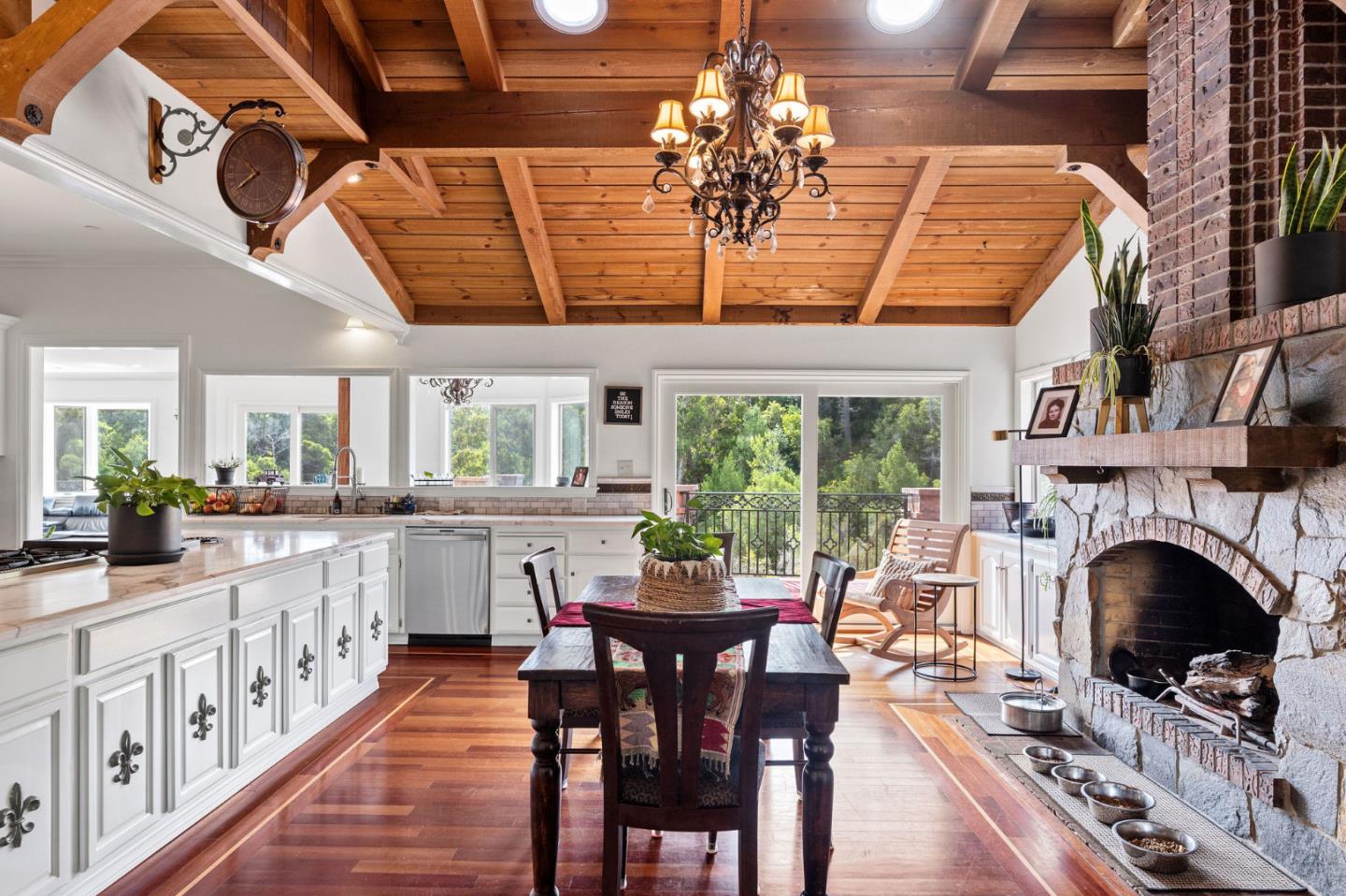 Detail Gallery Image 21 of 54 For 40 Cinnamon Ct, Hillsborough,  CA 94010 - 5 Beds | 4/1 Baths