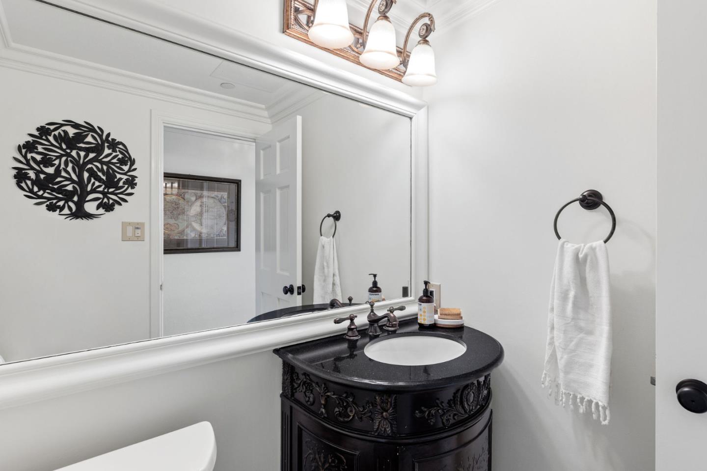 Detail Gallery Image 23 of 54 For 40 Cinnamon Ct, Hillsborough,  CA 94010 - 5 Beds | 4/1 Baths