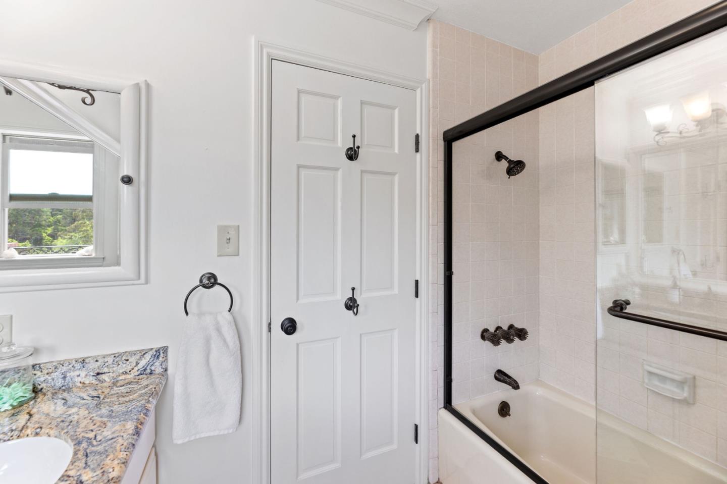 Detail Gallery Image 28 of 54 For 40 Cinnamon Ct, Hillsborough,  CA 94010 - 5 Beds | 4/1 Baths