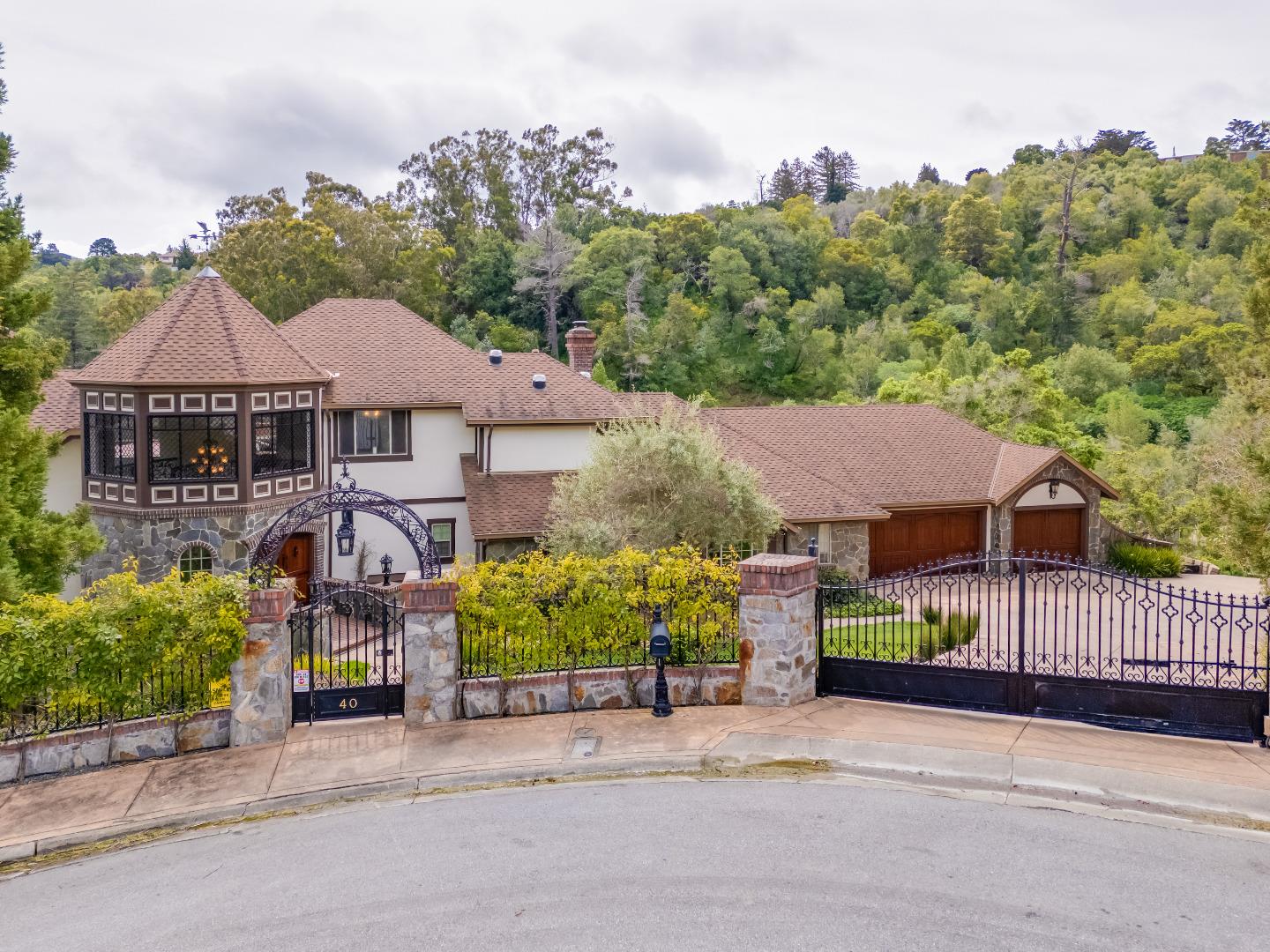 Detail Gallery Image 3 of 54 For 40 Cinnamon Ct, Hillsborough,  CA 94010 - 5 Beds | 4/1 Baths
