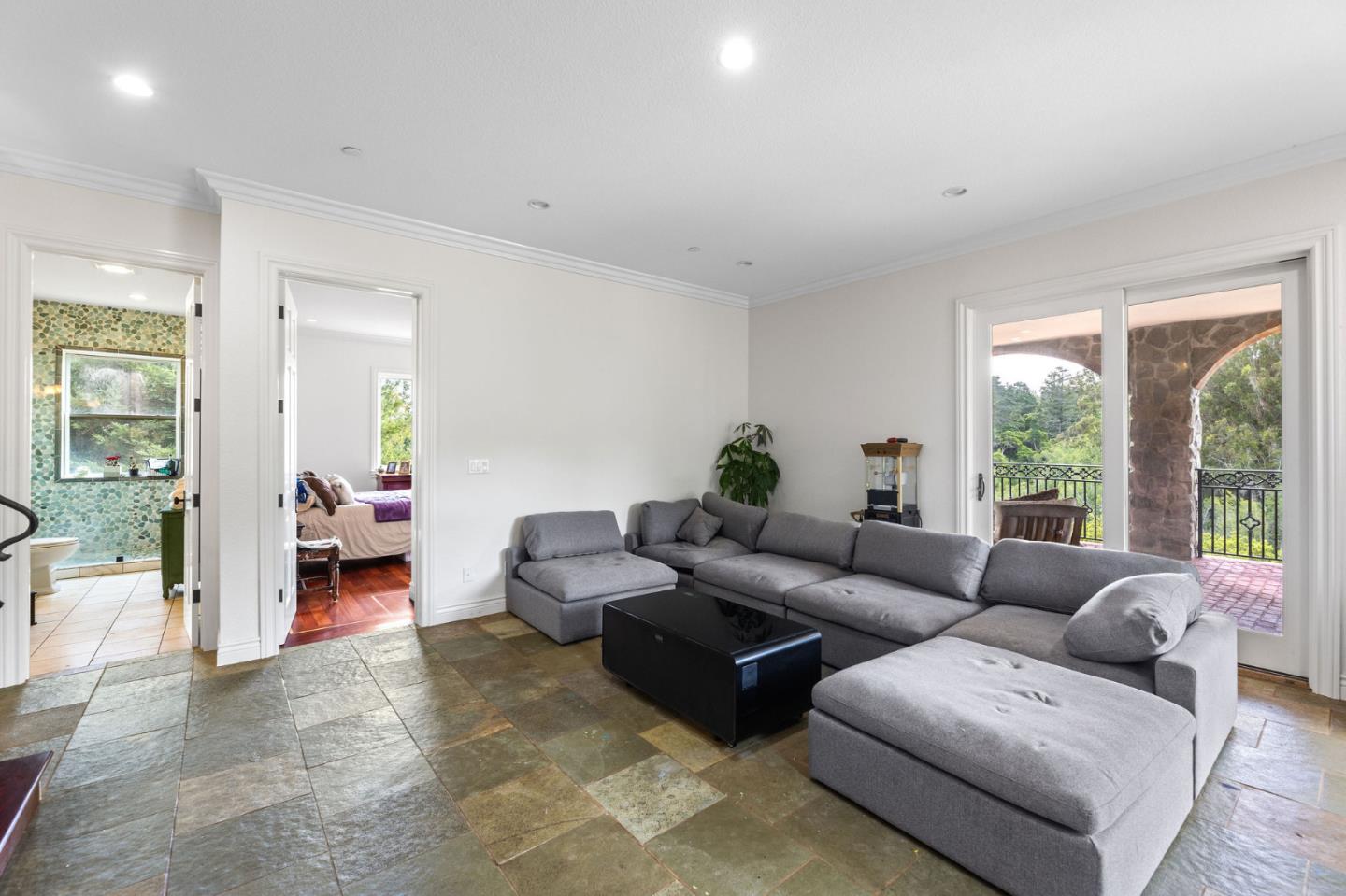 Detail Gallery Image 31 of 54 For 40 Cinnamon Ct, Hillsborough,  CA 94010 - 5 Beds | 4/1 Baths