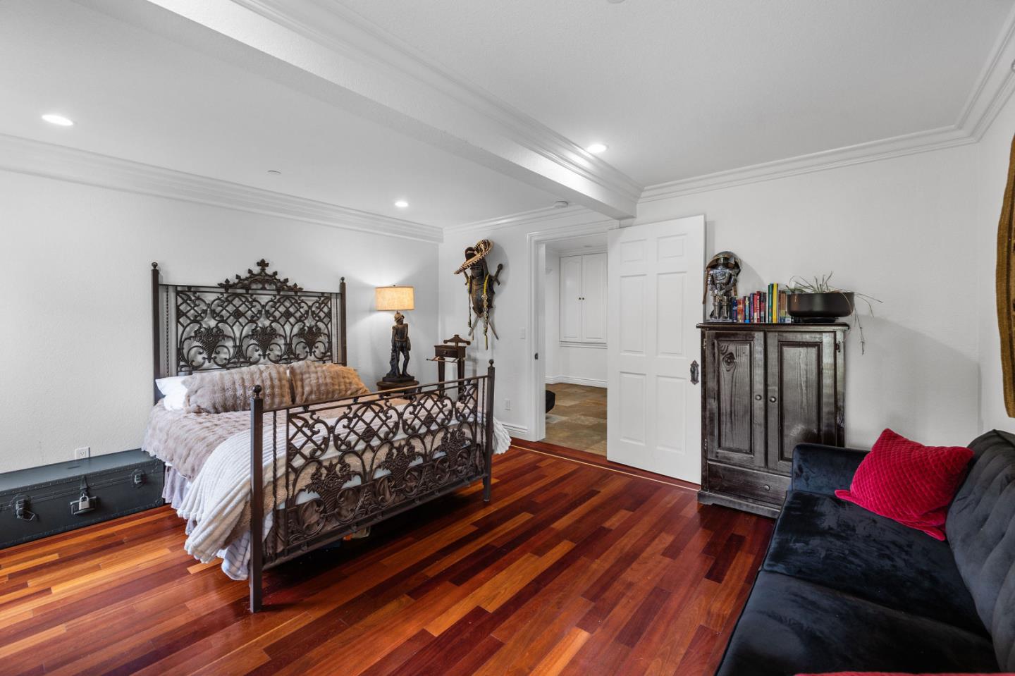 Detail Gallery Image 36 of 54 For 40 Cinnamon Ct, Hillsborough,  CA 94010 - 5 Beds | 4/1 Baths