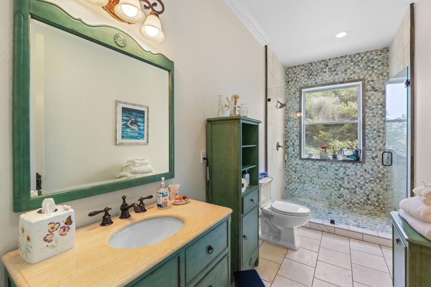 Detail Gallery Image 38 of 54 For 40 Cinnamon Ct, Hillsborough,  CA 94010 - 5 Beds | 4/1 Baths