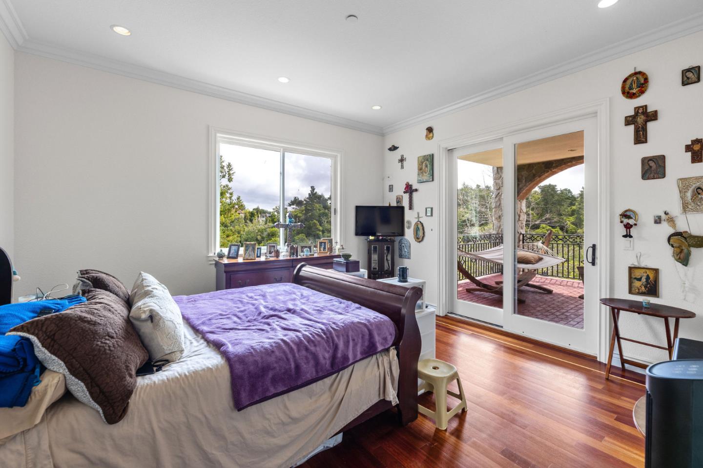 Detail Gallery Image 39 of 54 For 40 Cinnamon Ct, Hillsborough,  CA 94010 - 5 Beds | 4/1 Baths