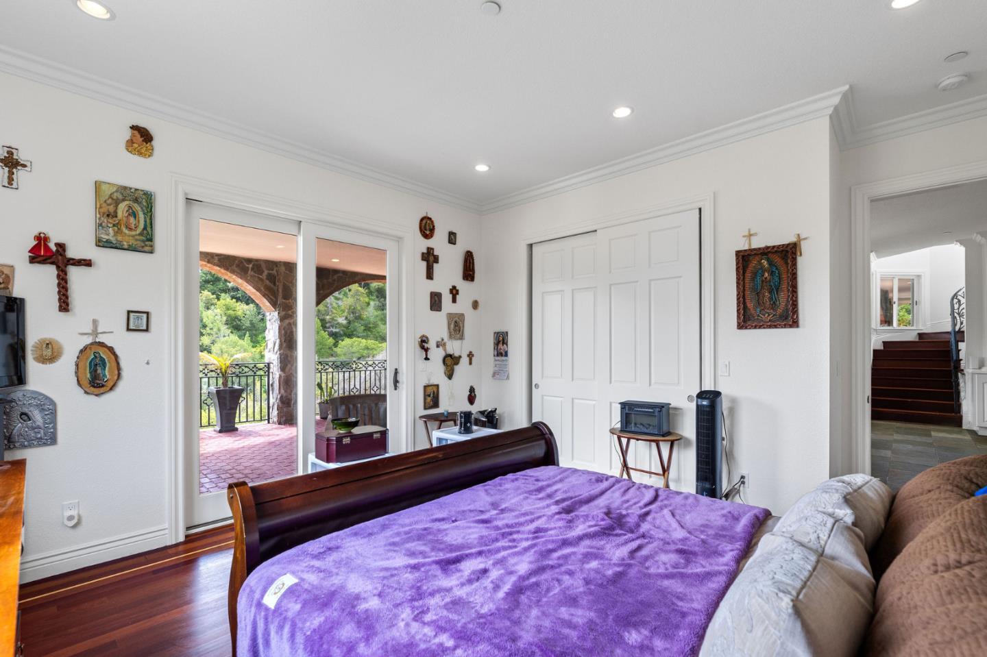 Detail Gallery Image 40 of 54 For 40 Cinnamon Ct, Hillsborough,  CA 94010 - 5 Beds | 4/1 Baths