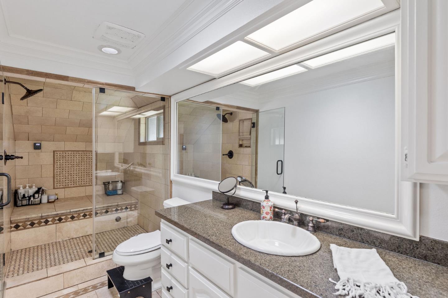 Detail Gallery Image 47 of 54 For 40 Cinnamon Ct, Hillsborough,  CA 94010 - 5 Beds | 4/1 Baths
