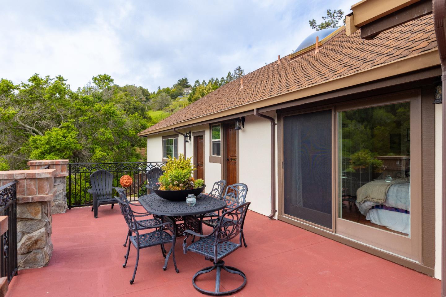 Detail Gallery Image 48 of 54 For 40 Cinnamon Ct, Hillsborough,  CA 94010 - 5 Beds | 4/1 Baths