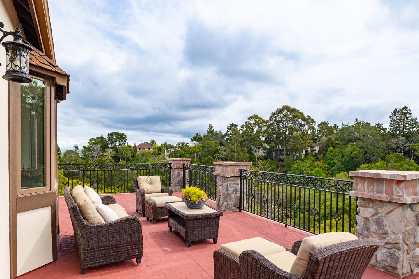 Detail Gallery Image 49 of 54 For 40 Cinnamon Ct, Hillsborough,  CA 94010 - 5 Beds | 4/1 Baths