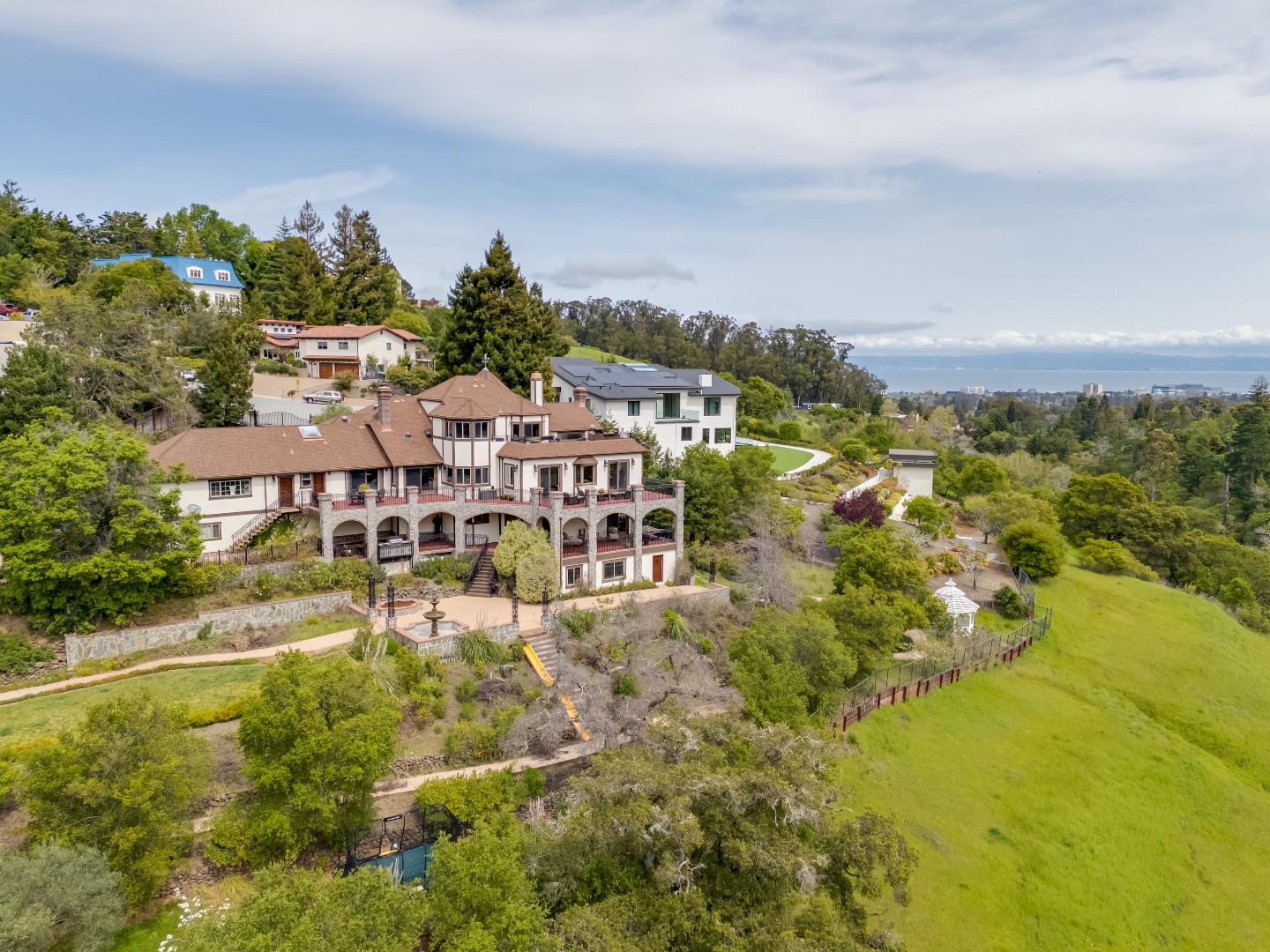 Detail Gallery Image 54 of 54 For 40 Cinnamon Ct, Hillsborough,  CA 94010 - 5 Beds | 4/1 Baths