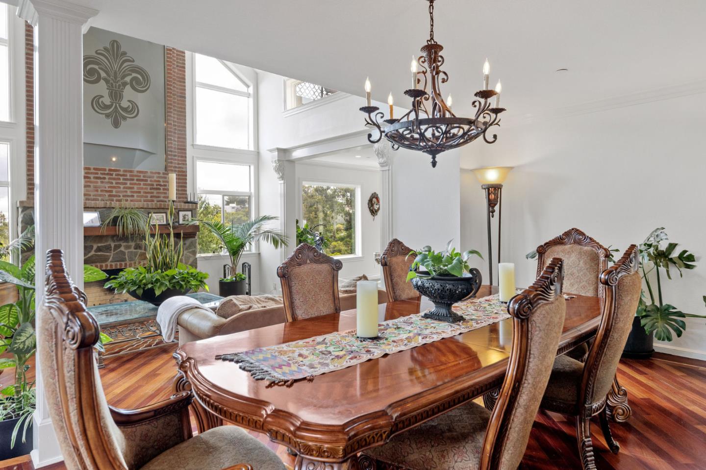 Detail Gallery Image 7 of 54 For 40 Cinnamon Ct, Hillsborough,  CA 94010 - 5 Beds | 4/1 Baths