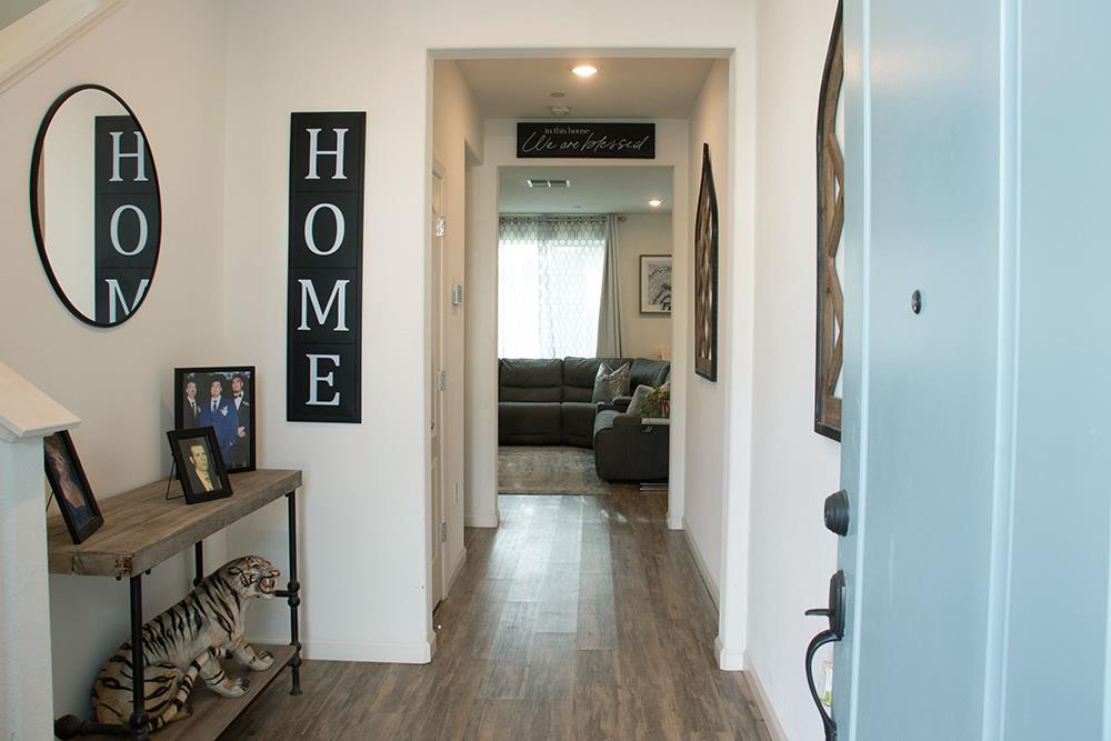 Detail Gallery Image 3 of 40 For 530 Gabriele Ct, Hollister,  CA 95023 - 3 Beds | 2/1 Baths