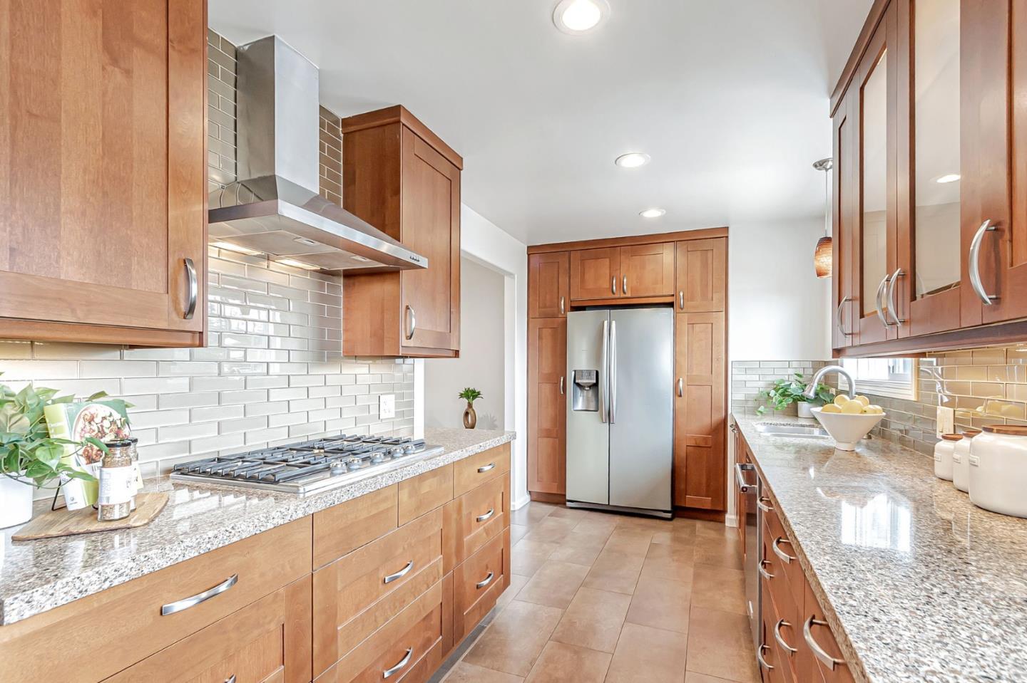 Detail Gallery Image 10 of 93 For 15340 Cooper Ave, San Jose,  CA 95124 - 5 Beds | 3 Baths