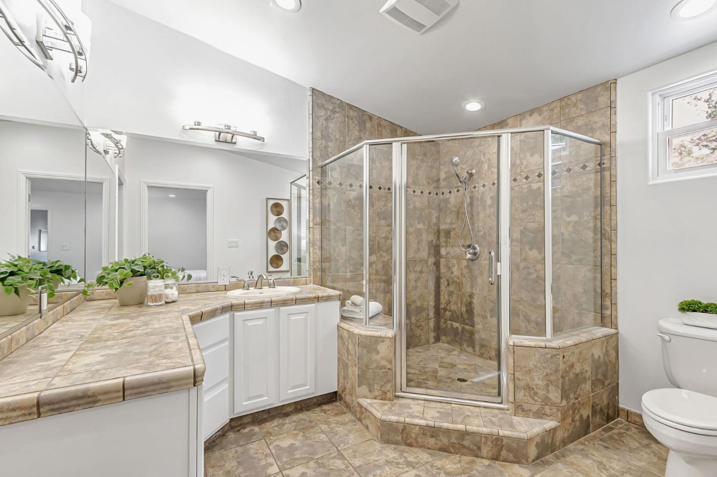 Detail Gallery Image 33 of 93 For 15340 Cooper Ave, San Jose,  CA 95124 - 5 Beds | 3 Baths