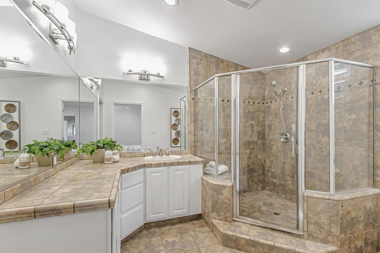 Detail Gallery Image 34 of 93 For 15340 Cooper Ave, San Jose,  CA 95124 - 5 Beds | 3 Baths