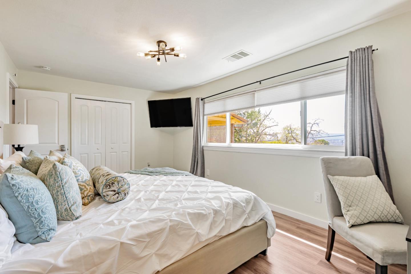 Detail Gallery Image 10 of 55 For 12880 Clayton Rd, San Jose,  CA 95127 - 4 Beds | 3/1 Baths