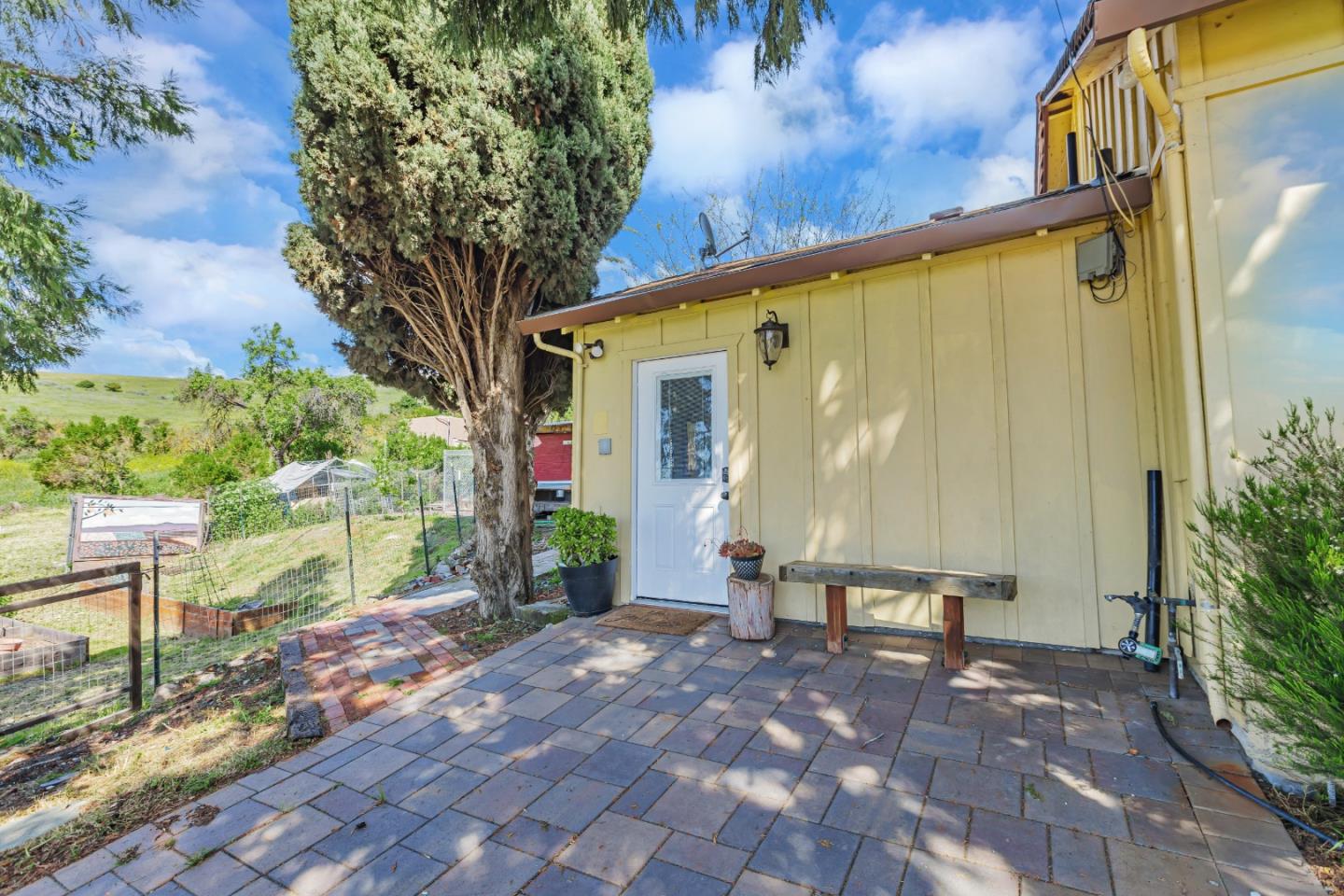Detail Gallery Image 32 of 55 For 12880 Clayton Rd, San Jose,  CA 95127 - 4 Beds | 3/1 Baths