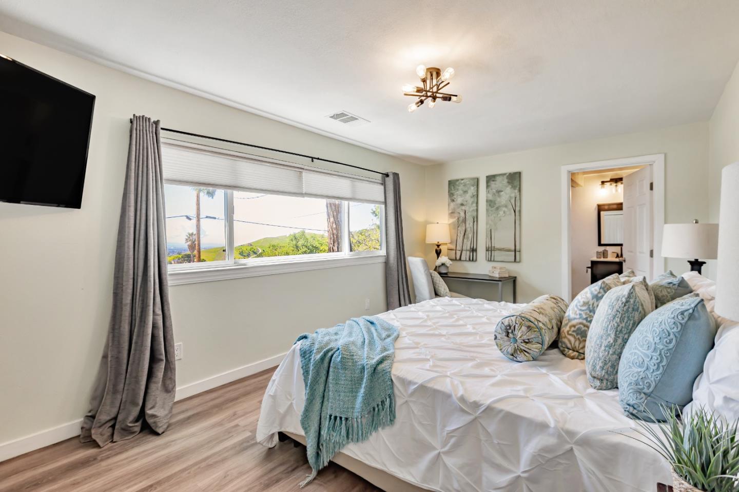 Detail Gallery Image 9 of 55 For 12880 Clayton Rd, San Jose,  CA 95127 - 4 Beds | 3/1 Baths