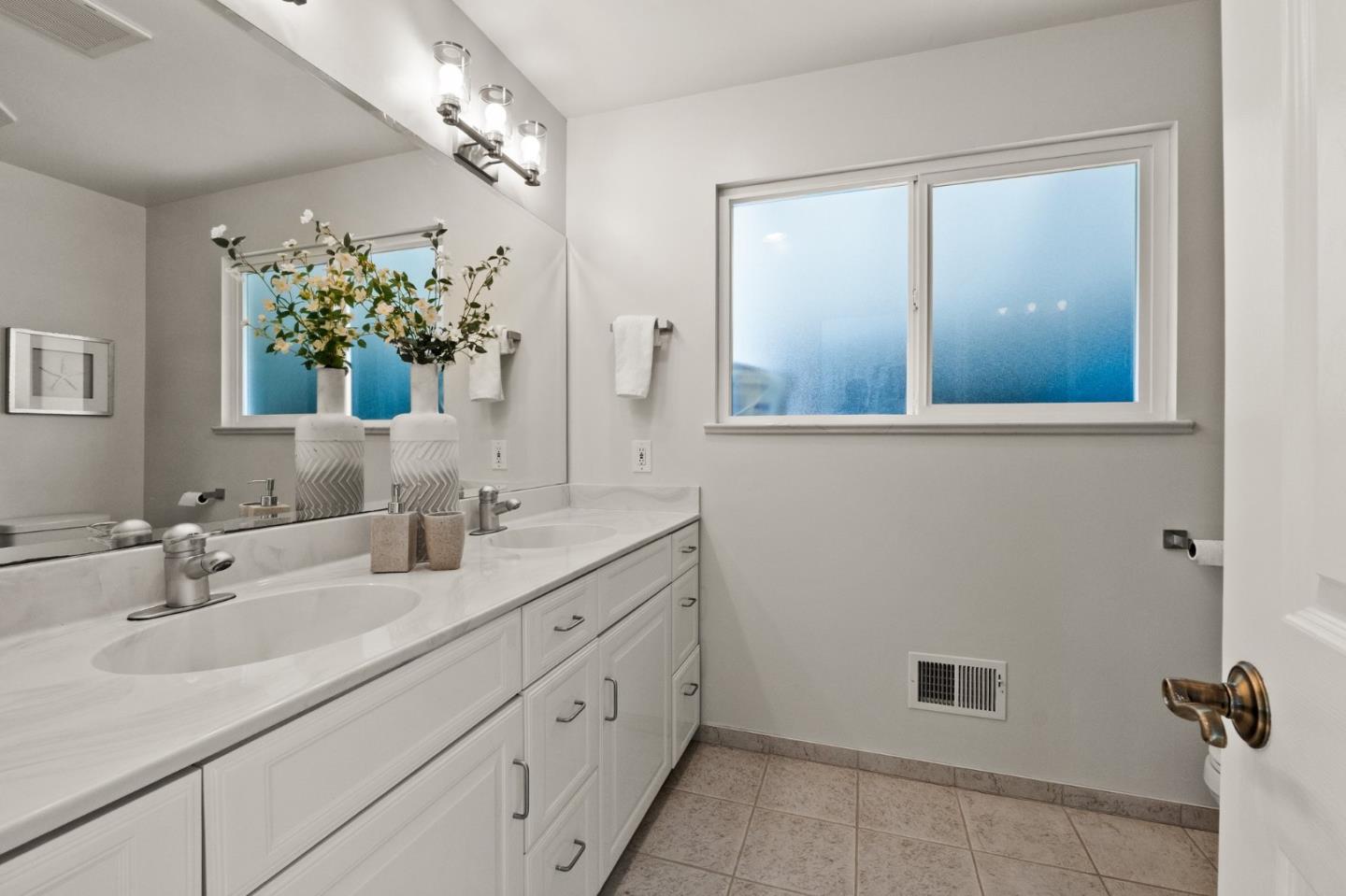 Detail Gallery Image 24 of 54 For 1193 Kelsey Dr, Sunnyvale,  CA 94087 - 3 Beds | 2 Baths
