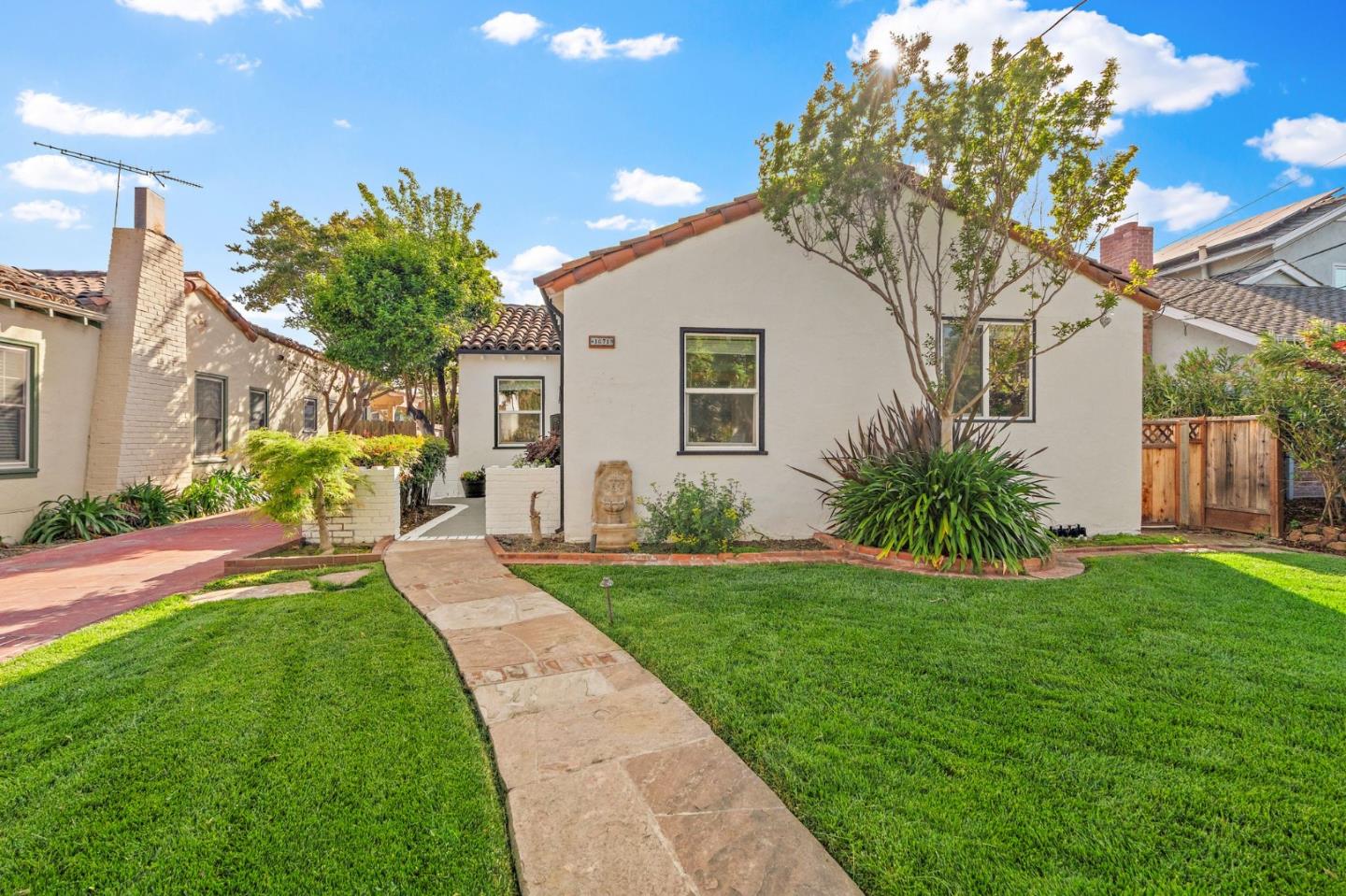 Detail Gallery Image 1 of 47 For 1071 Merle Ave, San Jose,  CA 95125 - 4 Beds | 2 Baths