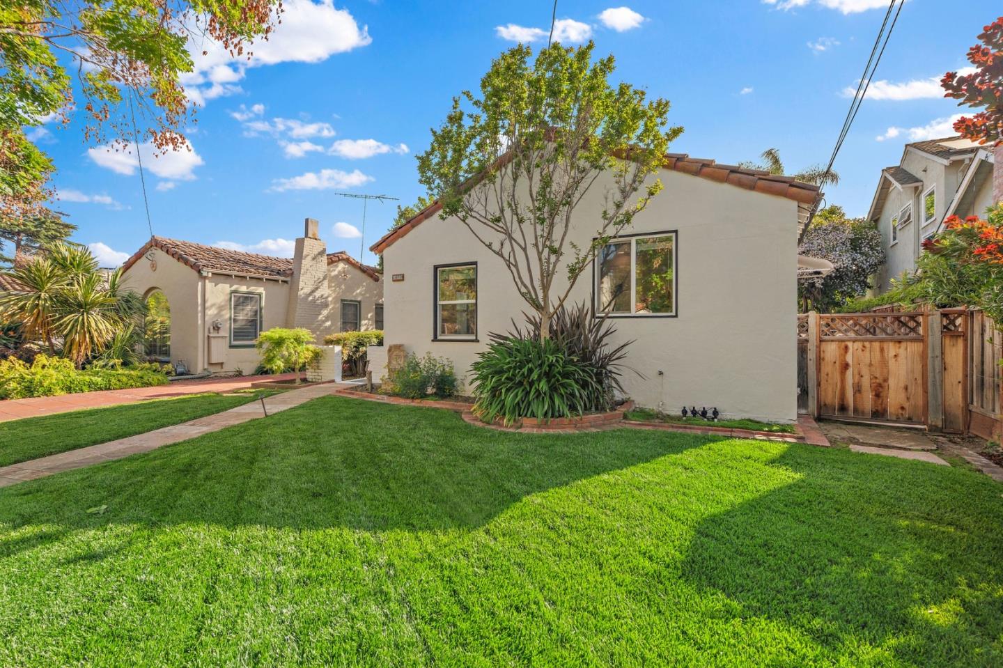 Detail Gallery Image 2 of 47 For 1071 Merle Ave, San Jose,  CA 95125 - 4 Beds | 2 Baths