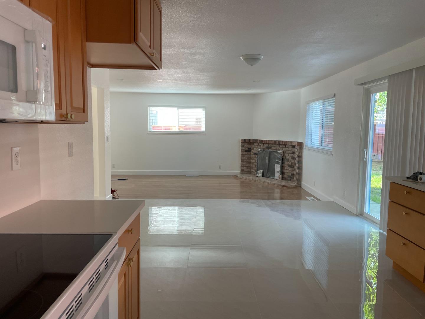 Detail Gallery Image 10 of 51 For 1982 Ensign Way, San Jose,  CA 95133 - 4 Beds | 2/1 Baths