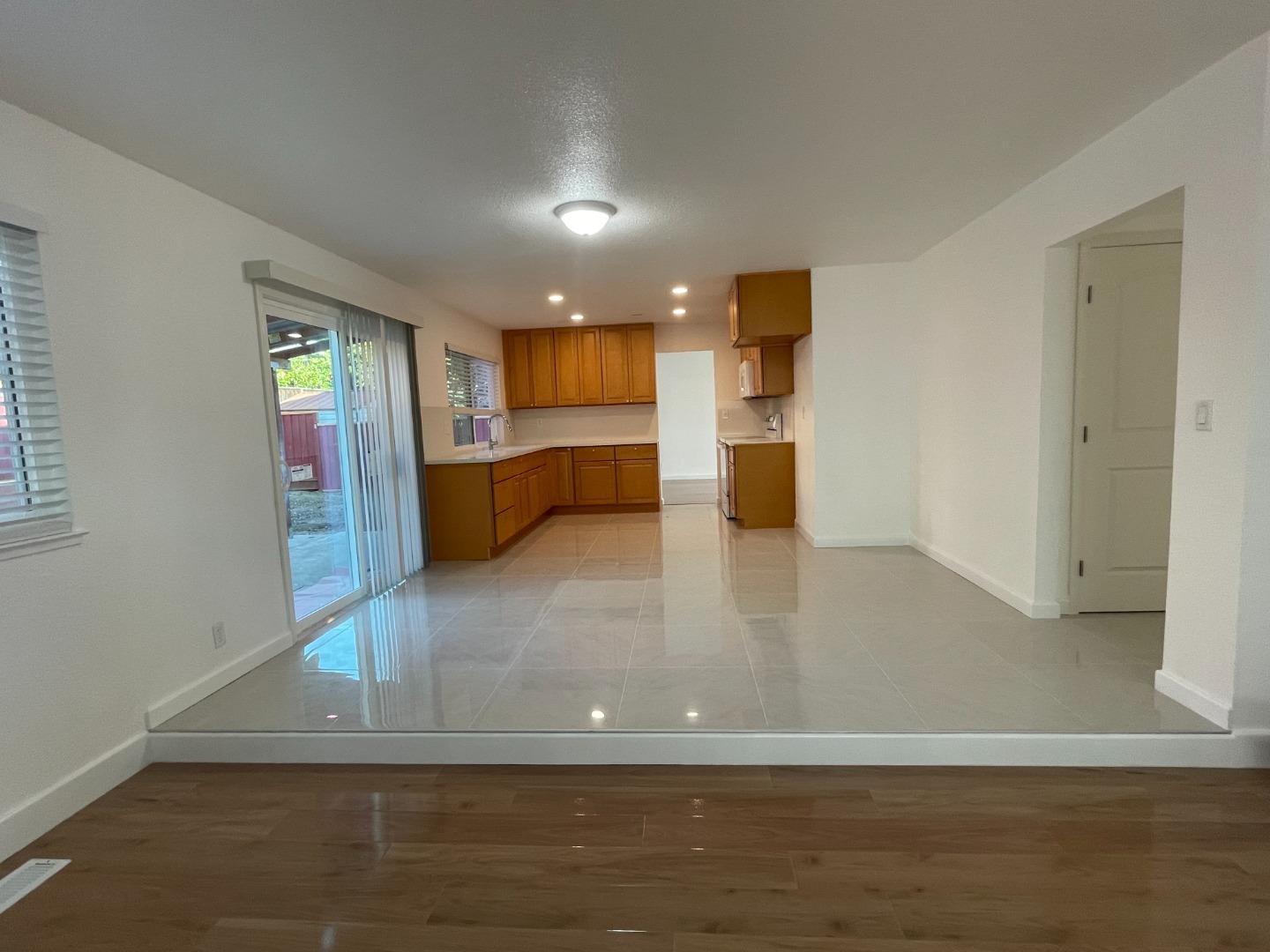 Detail Gallery Image 11 of 51 For 1982 Ensign Way, San Jose,  CA 95133 - 4 Beds | 2/1 Baths