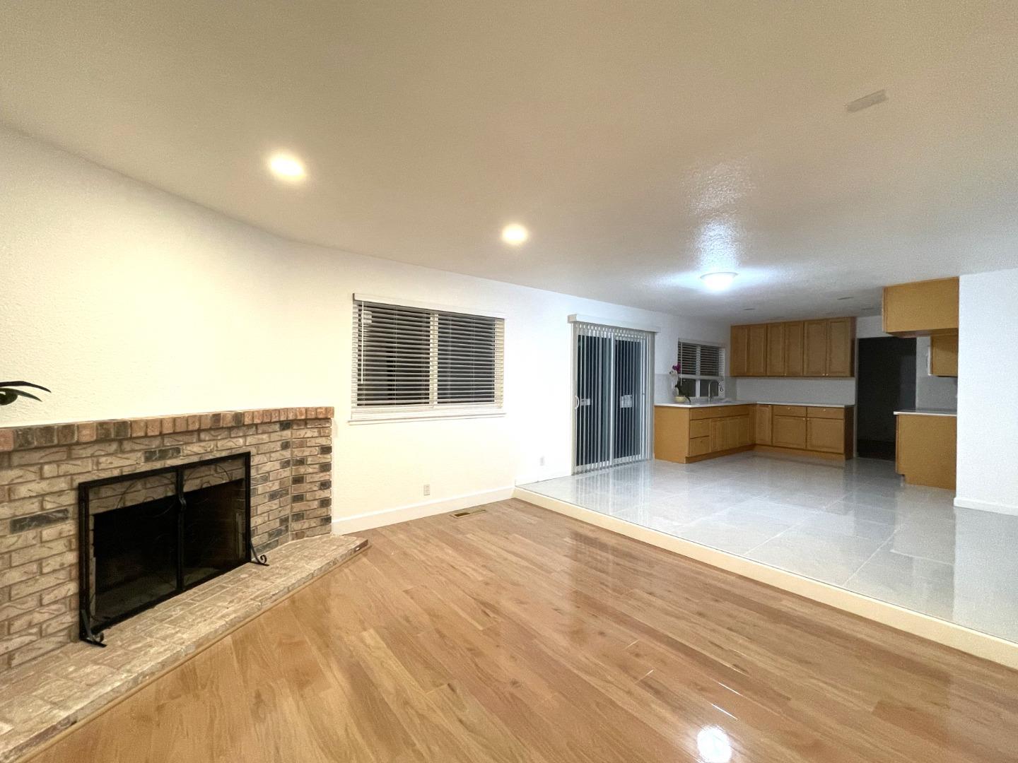 Detail Gallery Image 18 of 51 For 1982 Ensign Way, San Jose,  CA 95133 - 4 Beds | 2/1 Baths