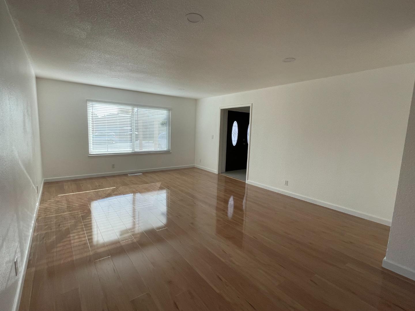 Detail Gallery Image 5 of 51 For 1982 Ensign Way, San Jose,  CA 95133 - 4 Beds | 2/1 Baths