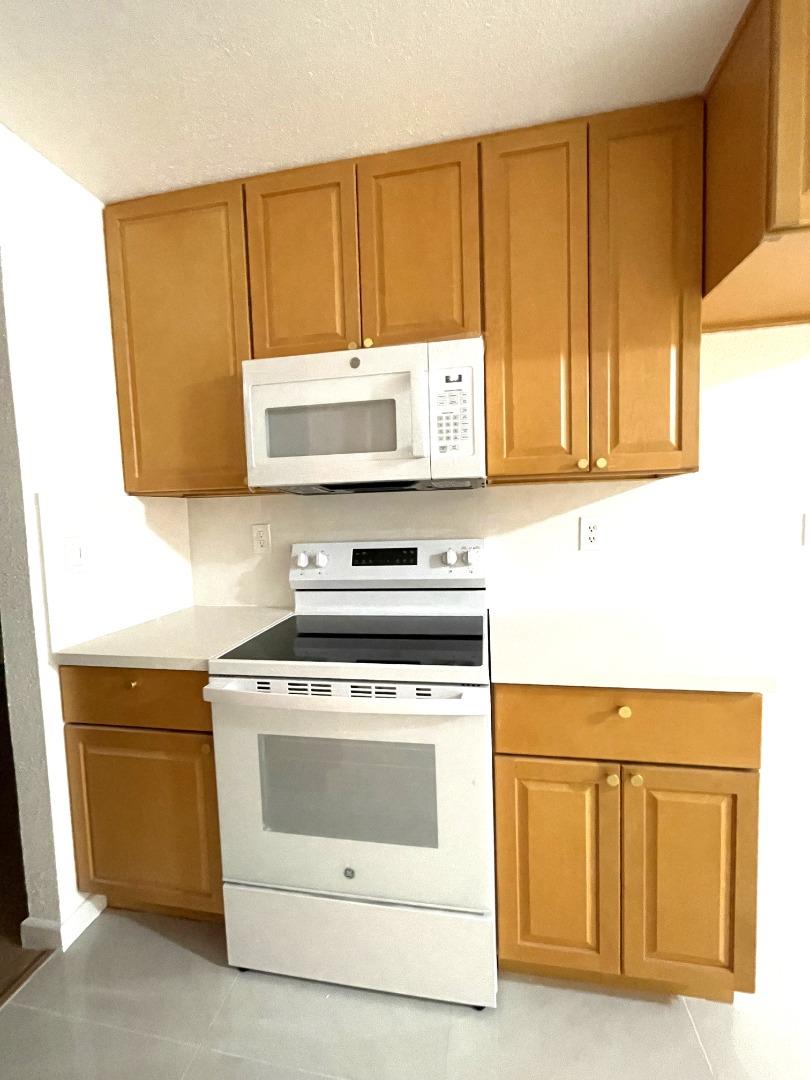 Detail Gallery Image 8 of 51 For 1982 Ensign Way, San Jose,  CA 95133 - 4 Beds | 2/1 Baths