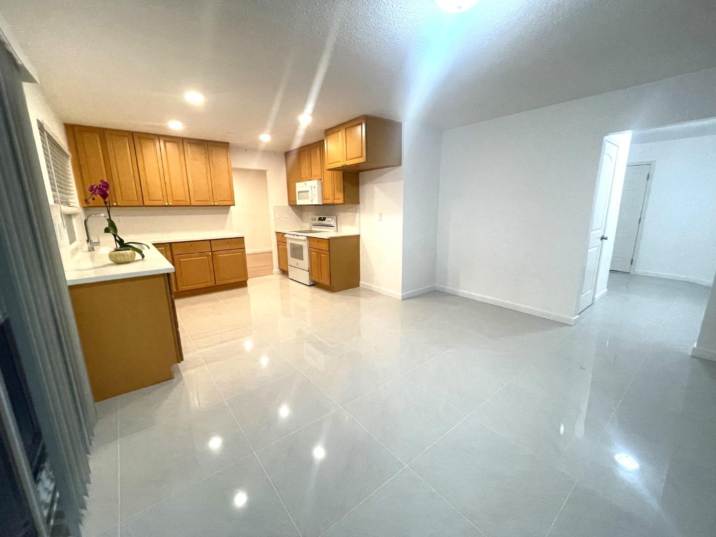 Detail Gallery Image 9 of 51 For 1982 Ensign Way, San Jose,  CA 95133 - 4 Beds | 2/1 Baths