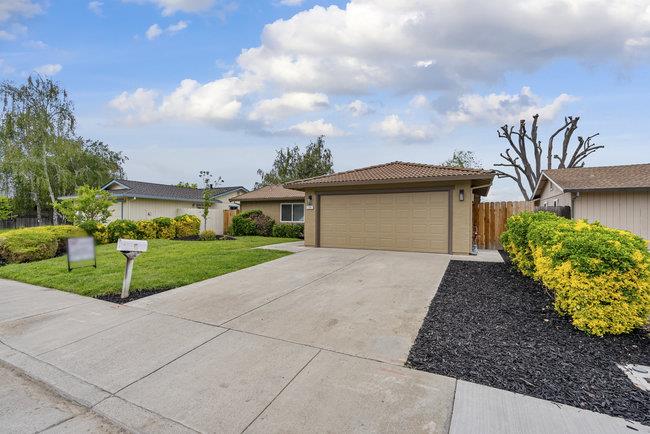 Detail Gallery Image 2 of 22 For 730 a St, Hollister,  CA 95023 - 3 Beds | 2 Baths