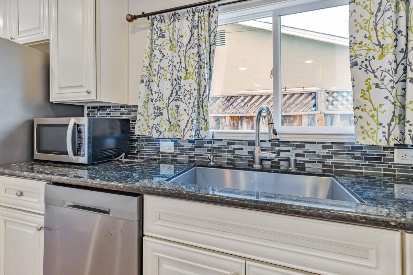 Detail Gallery Image 15 of 35 For 840 Corlista Dr, San Jose,  CA 95128 - 3 Beds | 2/1 Baths