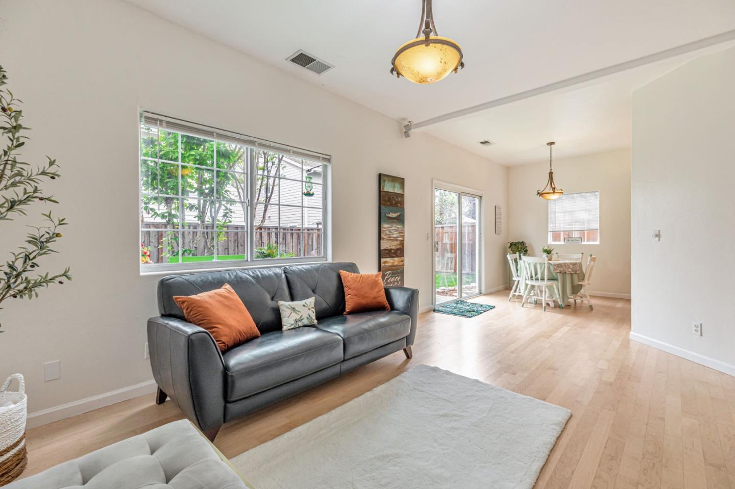 Detail Gallery Image 13 of 56 For 535 E Central Ave, Morgan Hill,  CA 95037 - 4 Beds | 2/1 Baths
