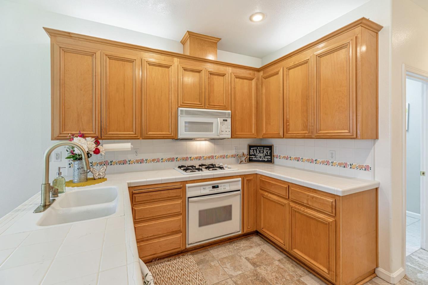 Detail Gallery Image 15 of 56 For 535 E Central Ave, Morgan Hill,  CA 95037 - 4 Beds | 2/1 Baths