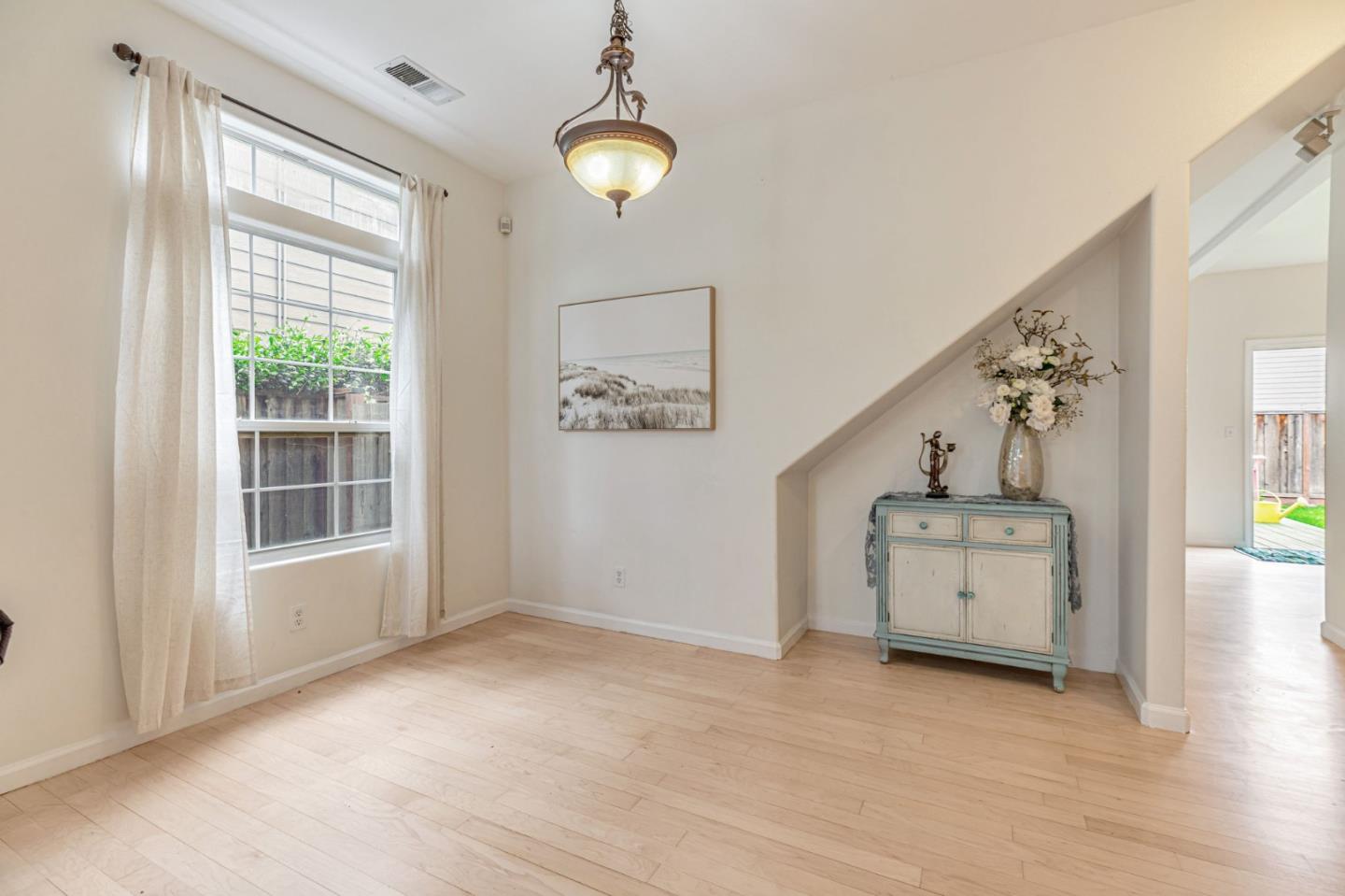 Detail Gallery Image 9 of 56 For 535 E Central Ave, Morgan Hill,  CA 95037 - 4 Beds | 2/1 Baths