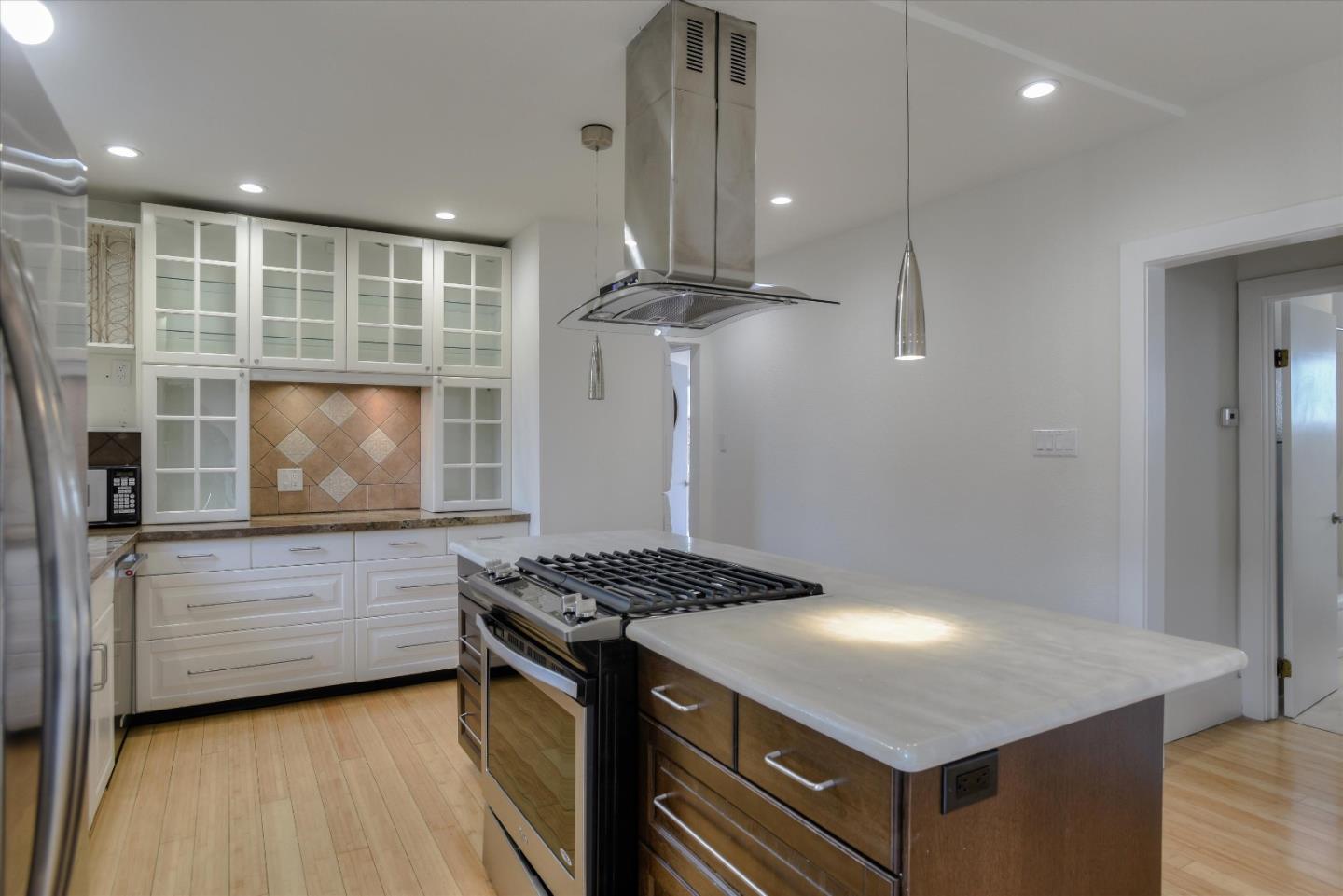 Detail Gallery Image 11 of 30 For 722 Linden Ave, Burlingame,  CA 94010 - – Beds | – Baths