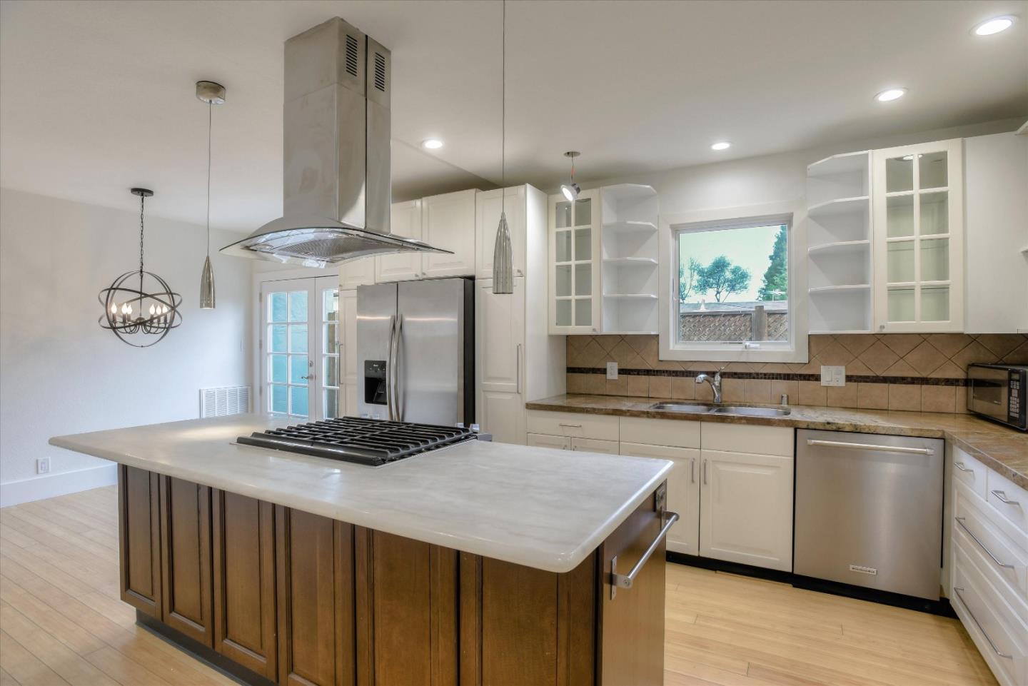 Detail Gallery Image 13 of 30 For 722 Linden Ave, Burlingame,  CA 94010 - – Beds | – Baths