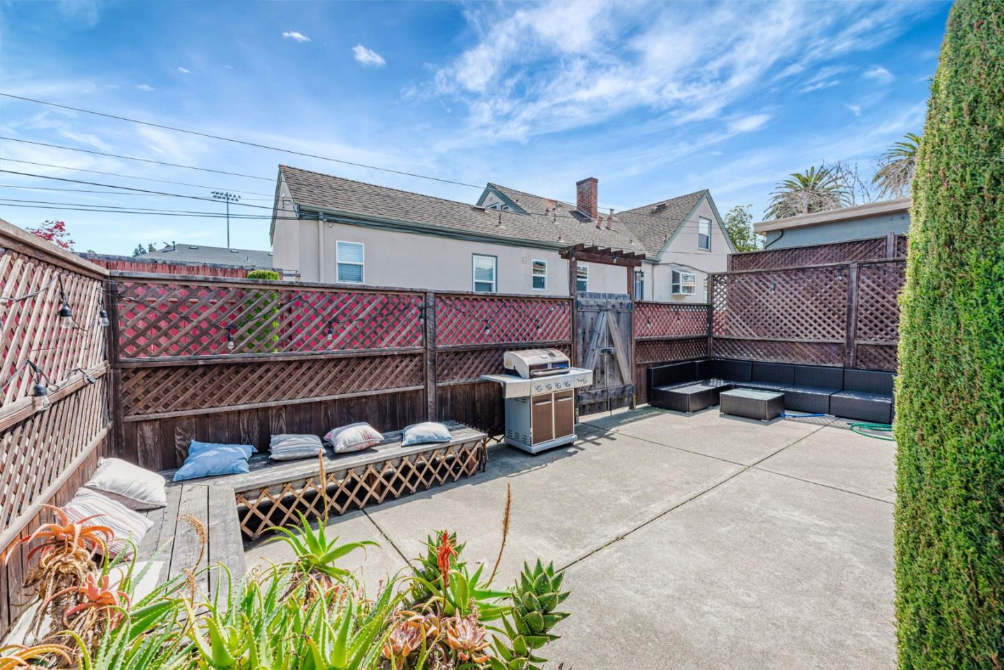 Detail Gallery Image 18 of 30 For 722 Linden Ave, Burlingame,  CA 94010 - – Beds | – Baths