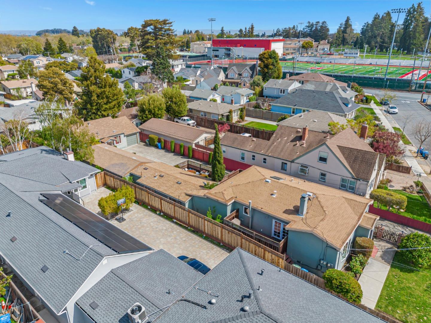 Detail Gallery Image 5 of 30 For 722 Linden Ave, Burlingame,  CA 94010 - – Beds | – Baths