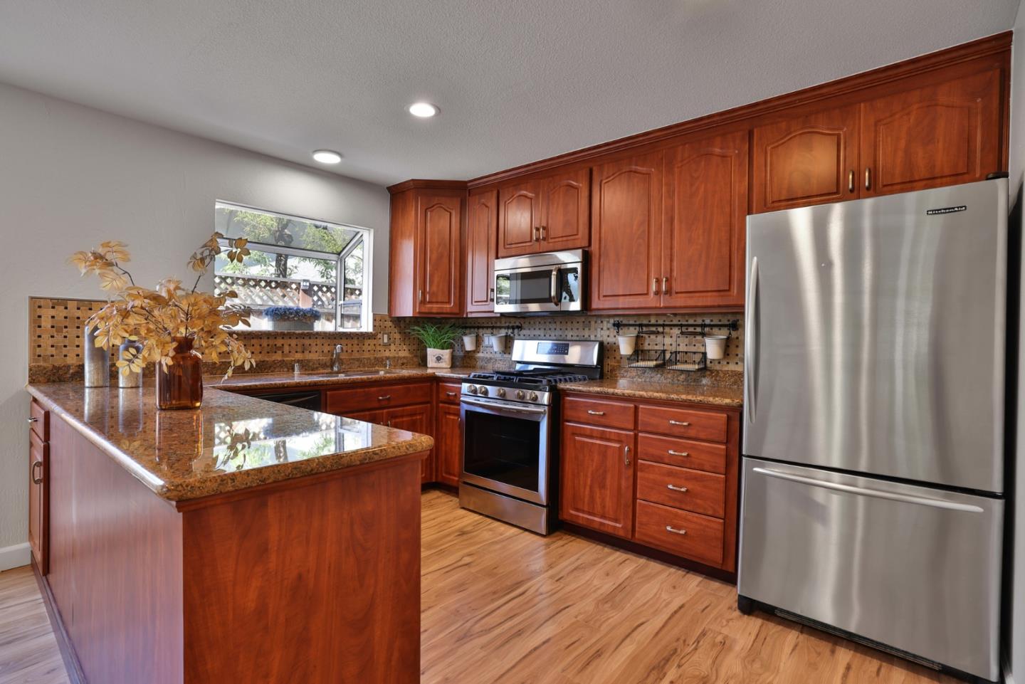 Detail Gallery Image 5 of 34 For 5379 Rucker Dr, San Jose,  CA 95124 - 3 Beds | 2 Baths