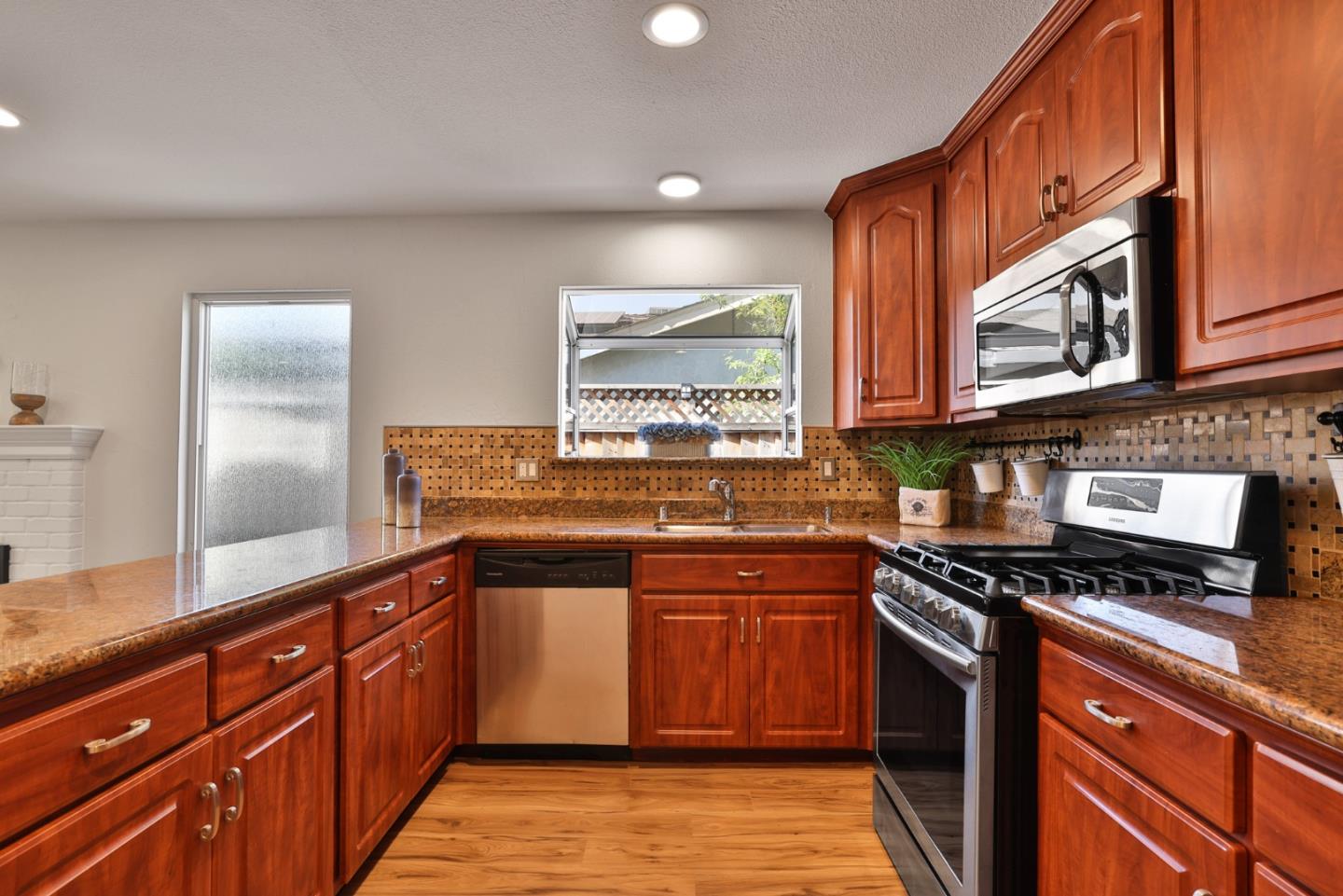 Detail Gallery Image 6 of 34 For 5379 Rucker Dr, San Jose,  CA 95124 - 3 Beds | 2 Baths