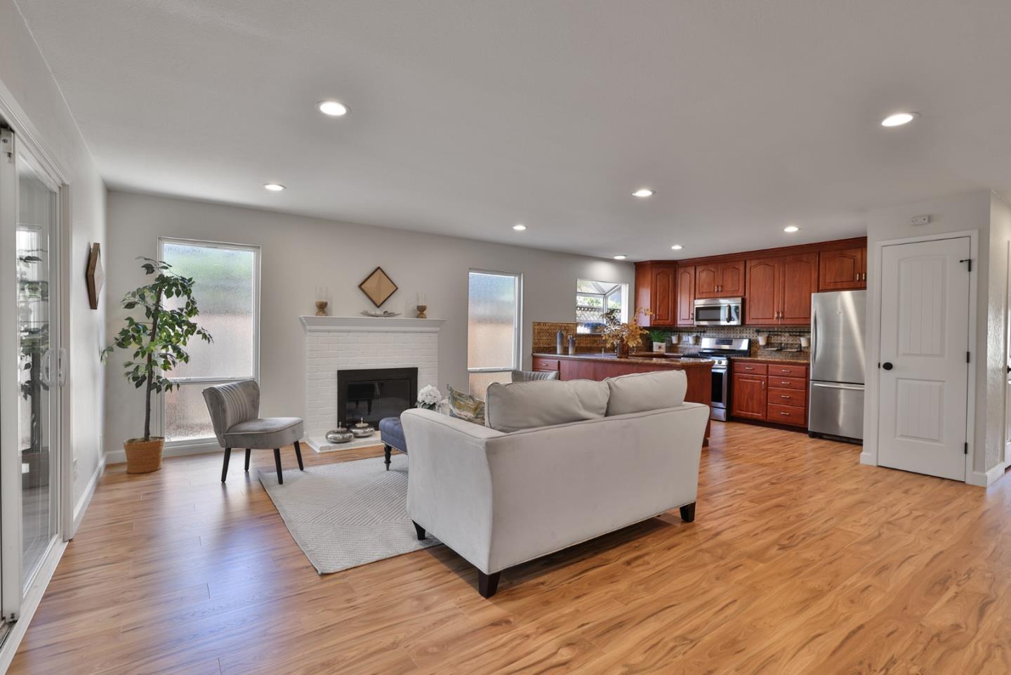 Detail Gallery Image 9 of 34 For 5379 Rucker Dr, San Jose,  CA 95124 - 3 Beds | 2 Baths